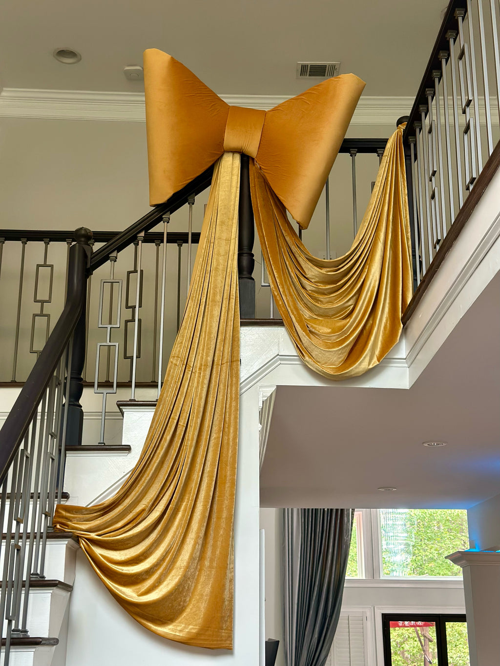 Grand Velvet Gold Bow