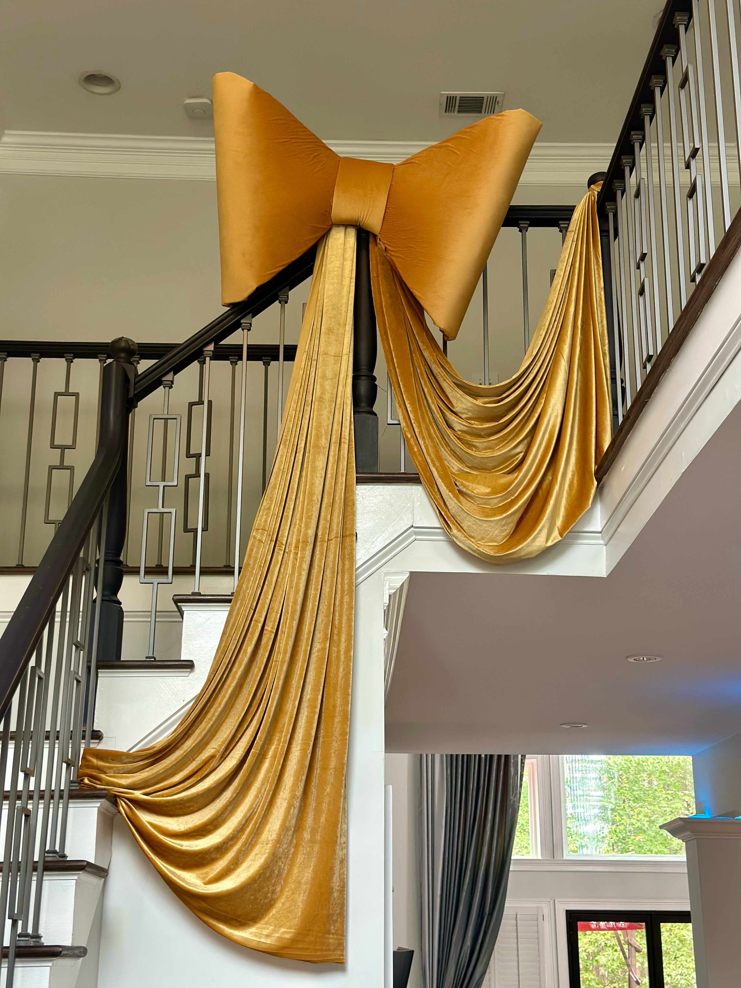 Grand Velvet Gold Bow